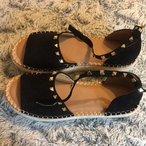 Espadrille studded black sandal 🖤